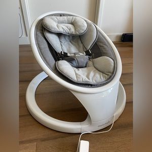 Munchkin Bluetooth Enabled Baby Swing